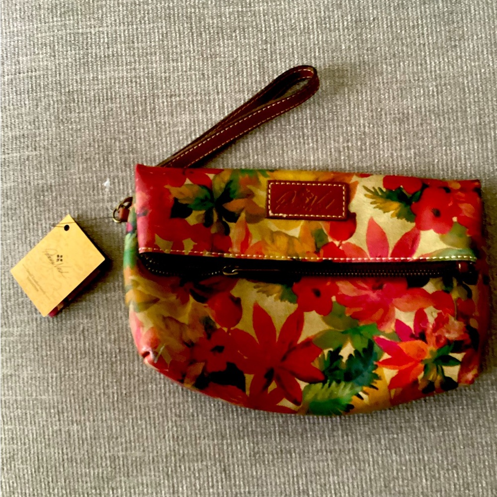 NWT Patricia Nash clutch